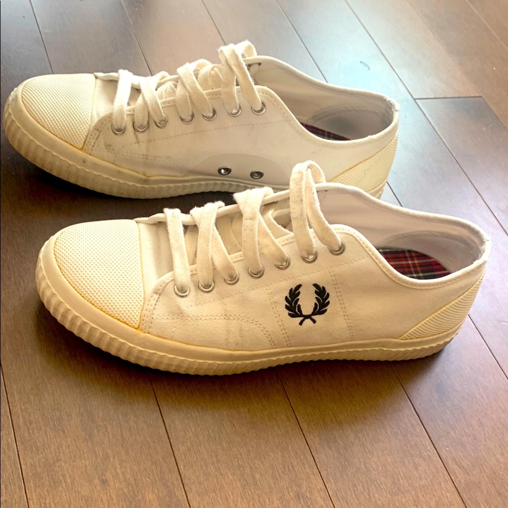 Fred Perry Hughes Low Light Ecru Canvas Sneakers